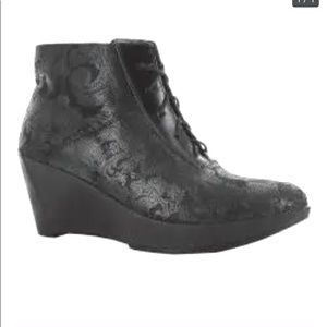 -Naot Nadine Lace Wedge Bootie Black Lace Leather Size 40
